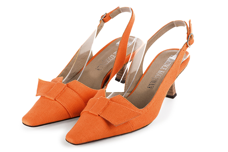 Clementine orange women's open back shoes, with a knot. Tapered toe. Medium spool heels. Front view - Florence KOOIJMAN